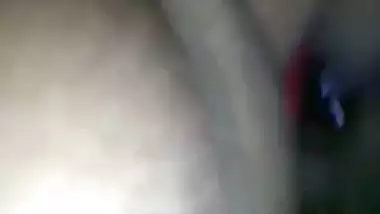 Desi nude lady uses toothpaste to lube her pussy