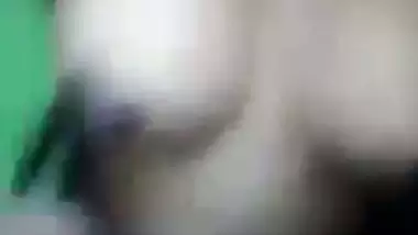 Village girl records her first sex MMS while riding a dick