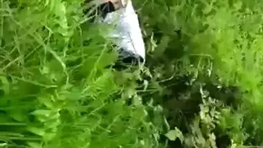 Catches a college couple fucking in an Indian outdoor sex