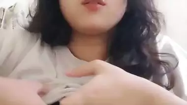 Desi beauty lifting bra one side boob show viral MMS