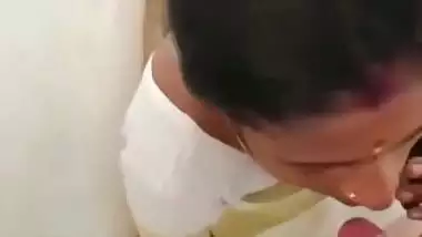 Cheating wife gives an outdoors Tamil blowjob to her BF