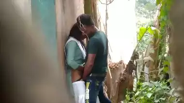 Indian Gym guy standing and fucking GF outdoor spy vid