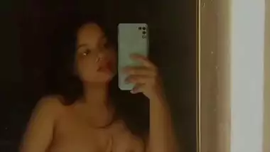 Sexy figure topless video making viral new desi mms