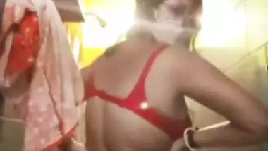 Horny bhabhi showing her big boobs and pussy