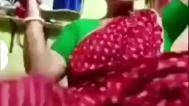 Village aunty saree lifting naked pussy viral show