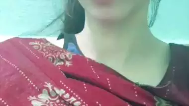 Cute desi girl virgin boobs showing viral selfie