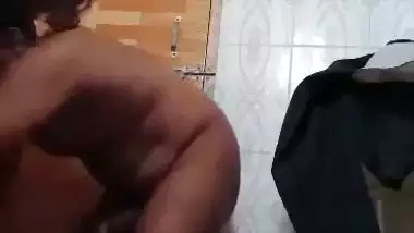 Tenant bangs his landlord’s daughter in Indian MMS porn