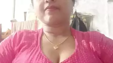 Long boobs aunty stripping blouse and topless