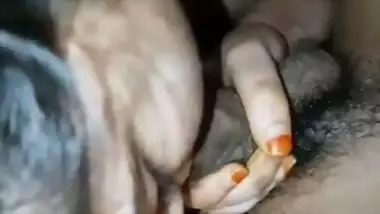 Man sucks boobs and enjoys his GF’s desi chudai