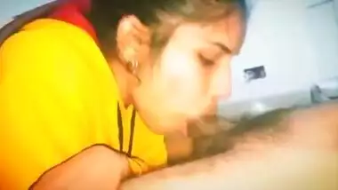 Desi maid engulfing cock MMS homemade video
